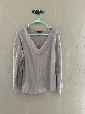Woven V-Neck Ribbed Sweater — Light Gray